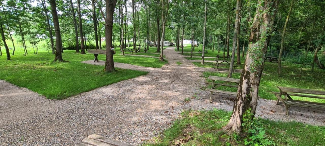 Camping Le Pre Cathare Lavelanet Exterior foto