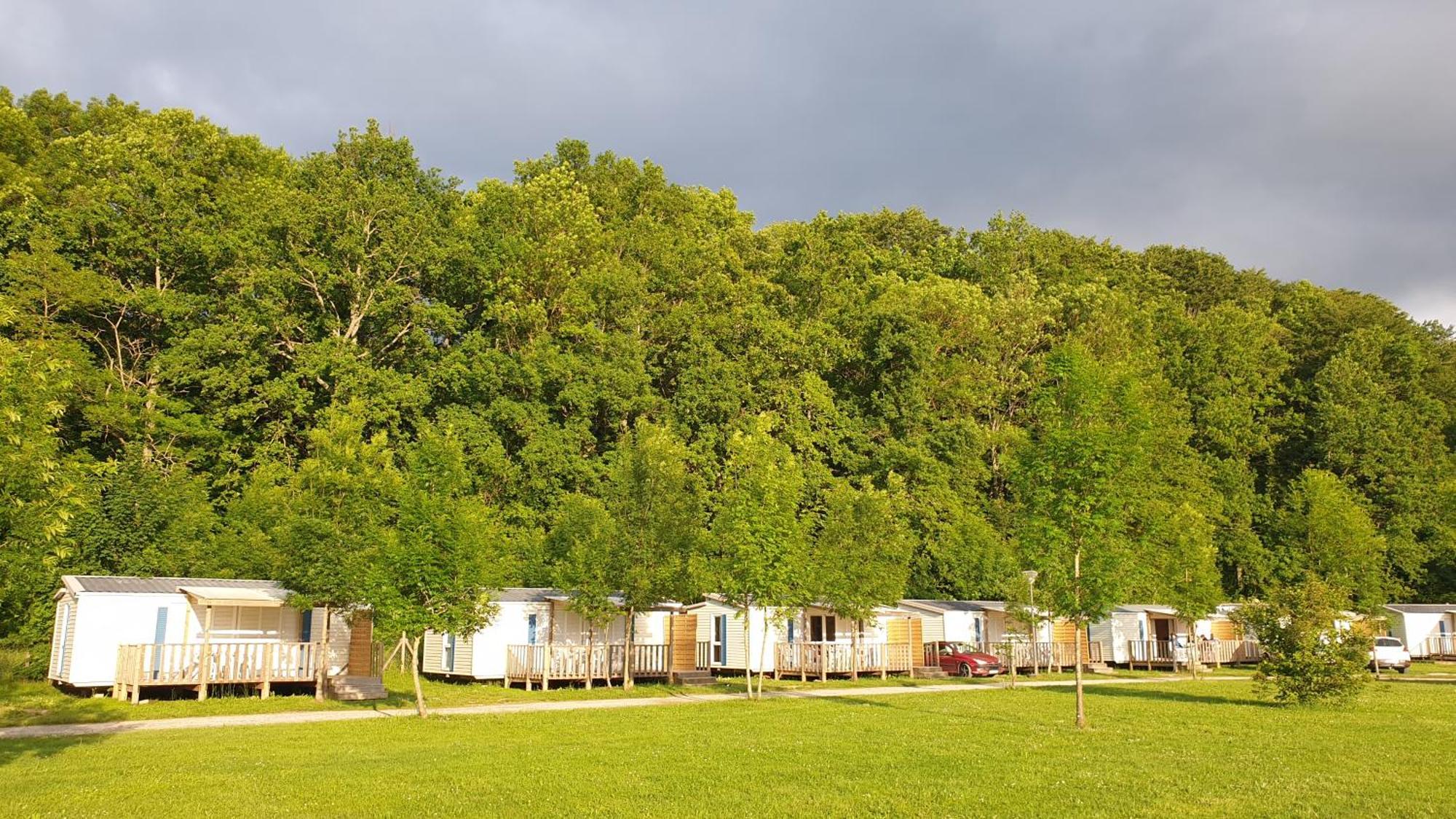 Camping Le Pre Cathare Lavelanet Exterior foto