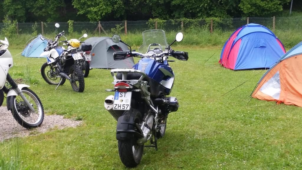 Camping Le Pre Cathare Lavelanet Exterior foto